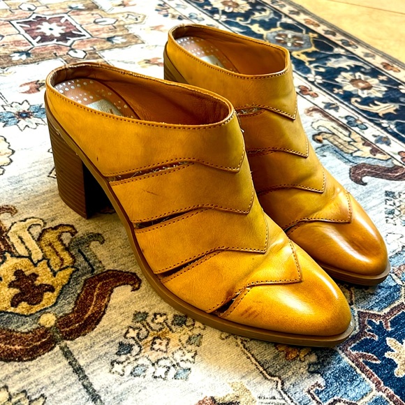 Dolce Vita Shoes - Gently Worn, dolce Vida, clogs, size 8